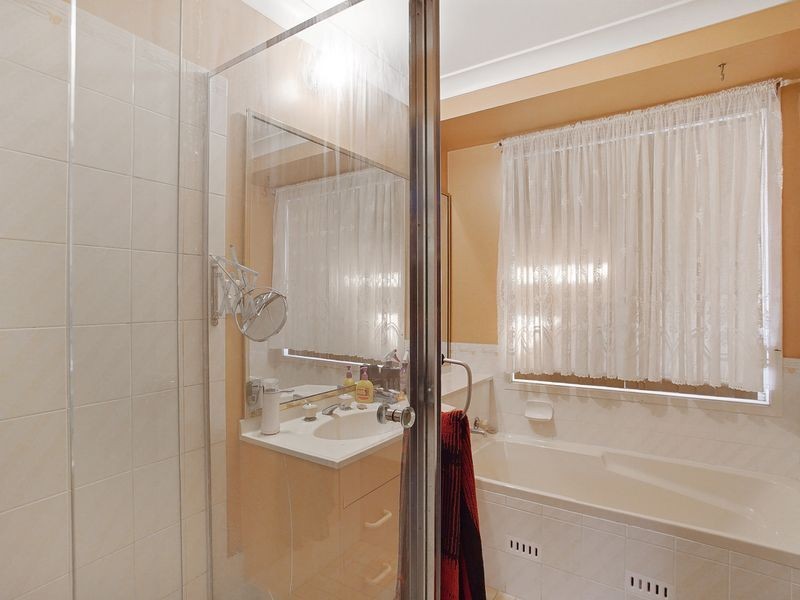 21 Falstaff Place, Rosemeadow NSW 2560