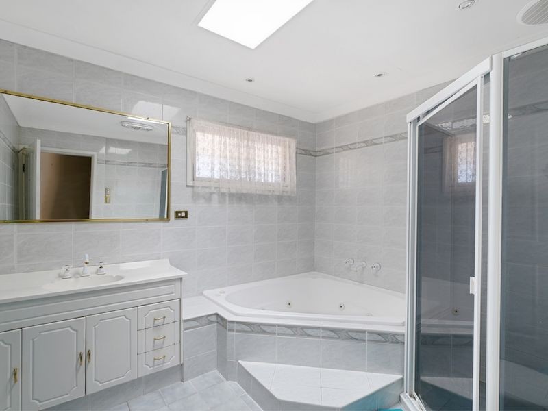 2 Adelaide Avenue, Campbelltown NSW 2560