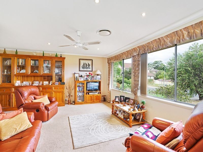 12 Kooloona Crescent, Bradbury NSW 2560