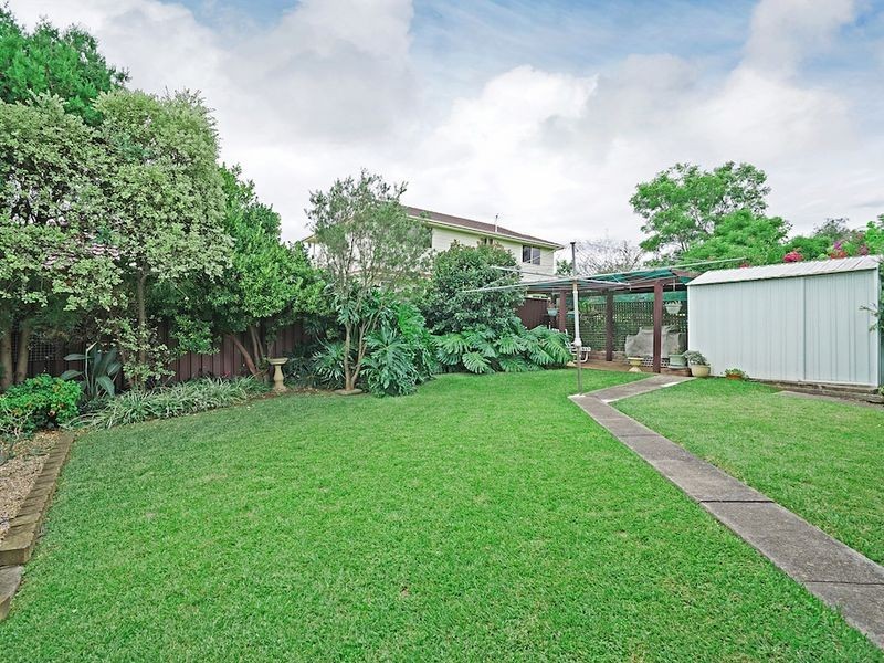 12 Kooloona Crescent, Bradbury NSW 2560