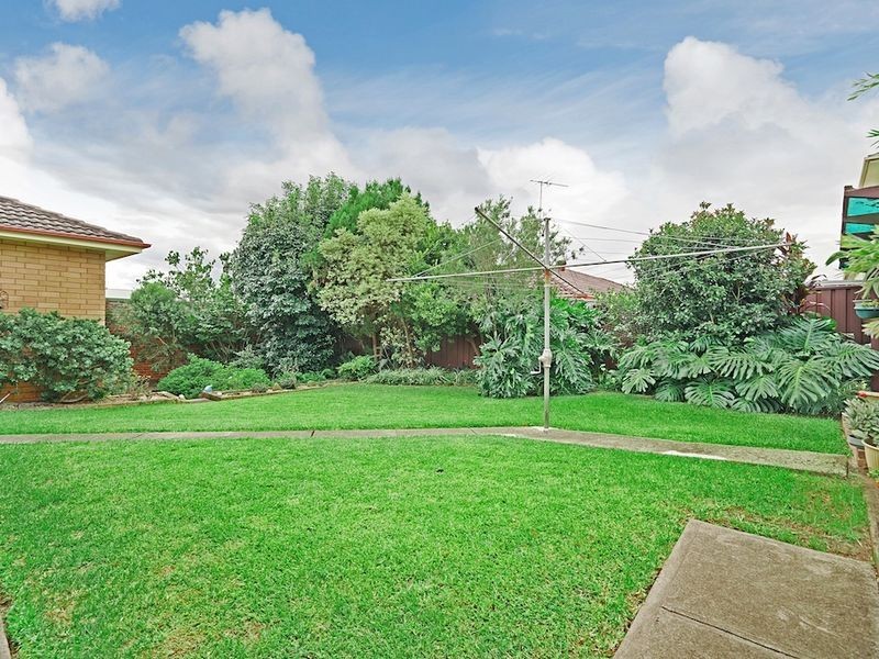 12 Kooloona Crescent, Bradbury NSW 2560