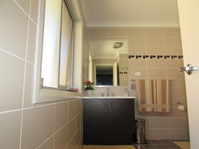 76 Kippax Ave, Leumeah NSW 2560