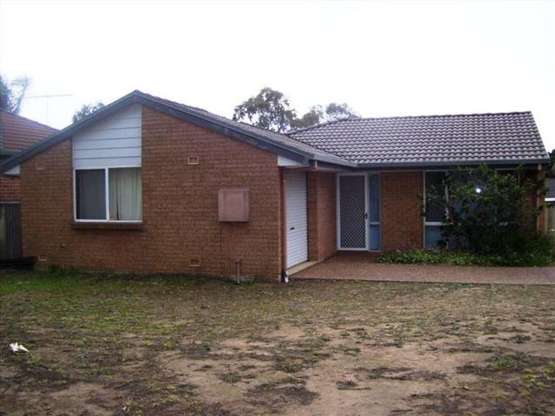 7 Cowan Pl, St Helens Park NSW 2560