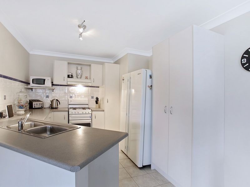 8 Dwyer St, St Helens Park NSW 2560