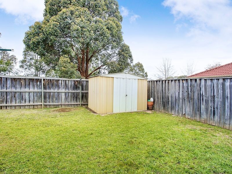 8 Dwyer St, St Helens Park NSW 2560