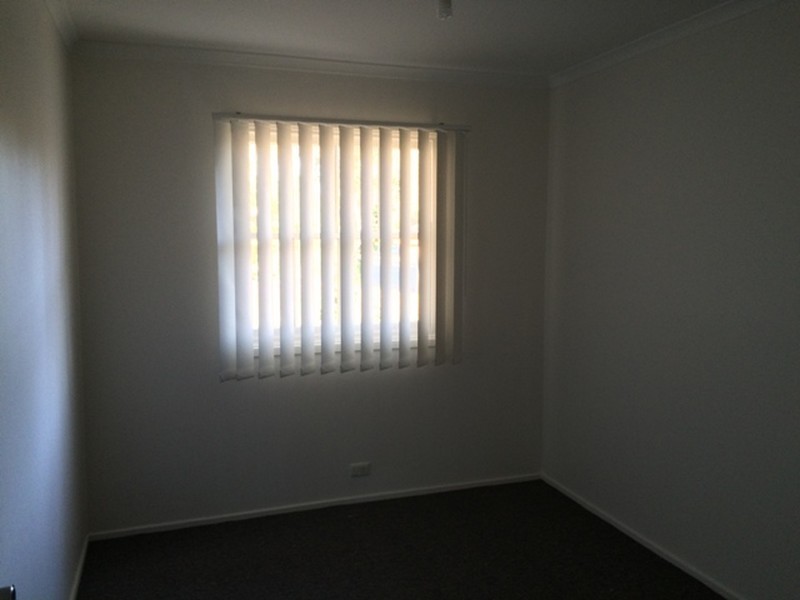 1 Peggotty Ave, Ambarvale NSW 2560