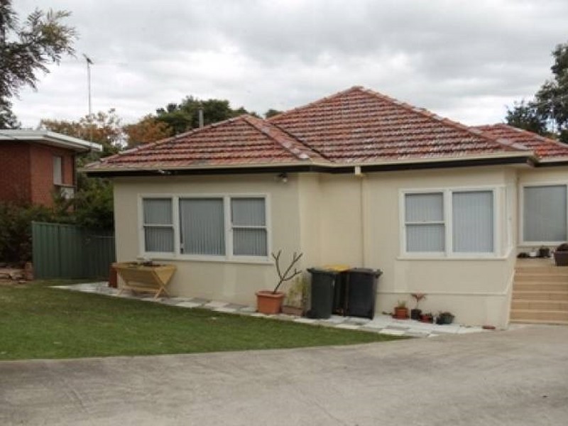 32 Hilltop Crescent, Campbelltown NSW 2560