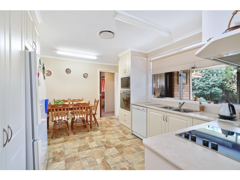 12 Kooloona Crescent, Bradbury NSW 2560