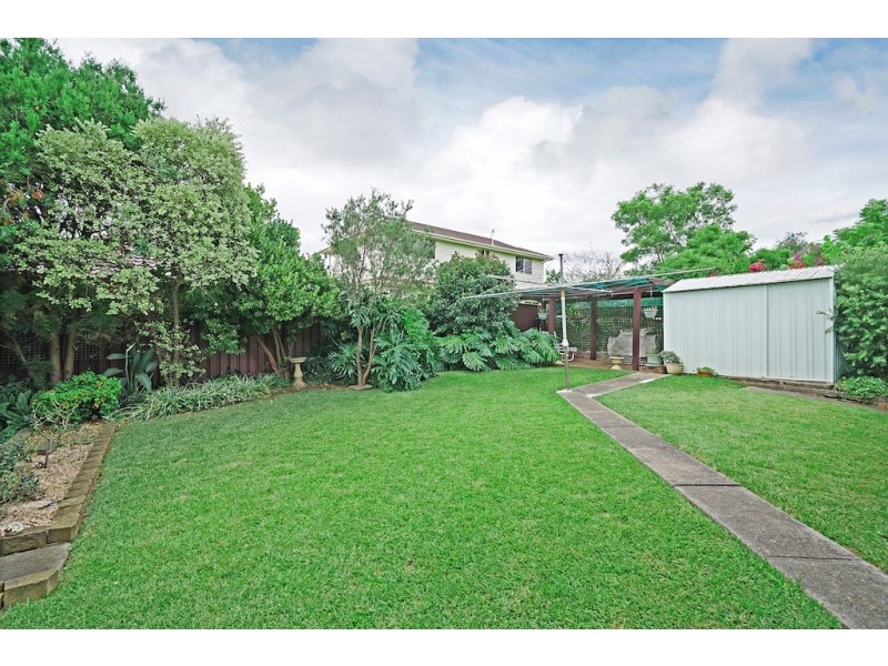 12 Kooloona Crescent, Bradbury NSW 2560