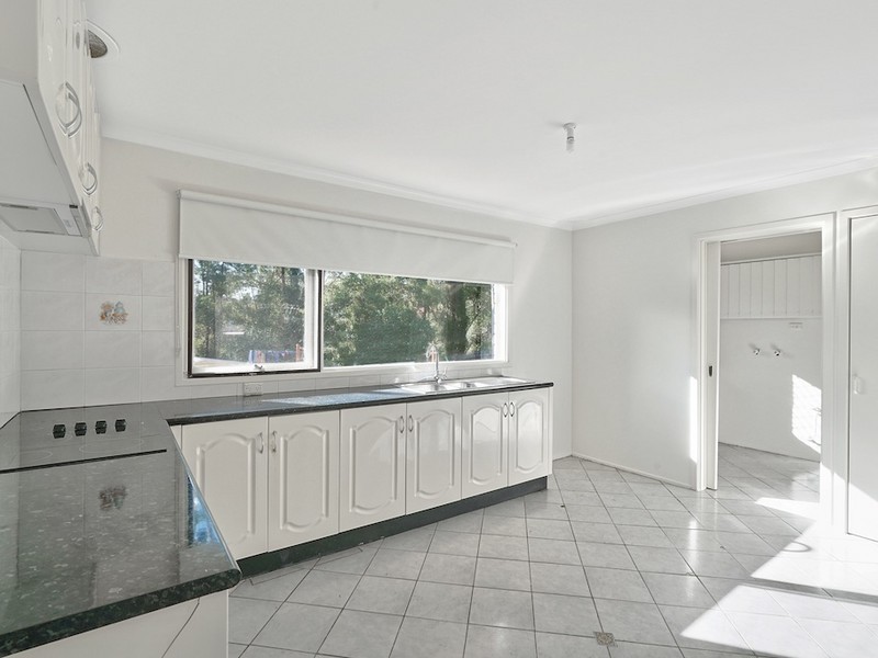 1 Peggotty Avenue, Ambarvale NSW 2560