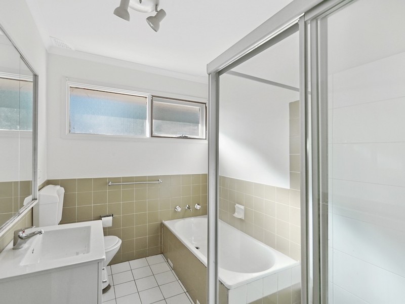 1 Peggotty Avenue, Ambarvale NSW 2560