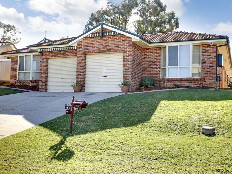 15 Mackenzie Pl, Kearns NSW 2558