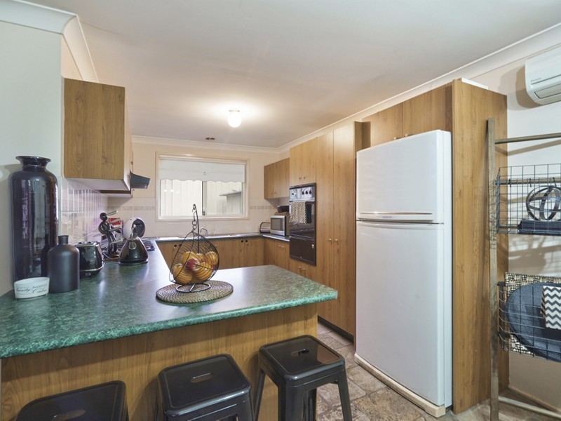 15 Mackenzie Pl, Kearns NSW 2558