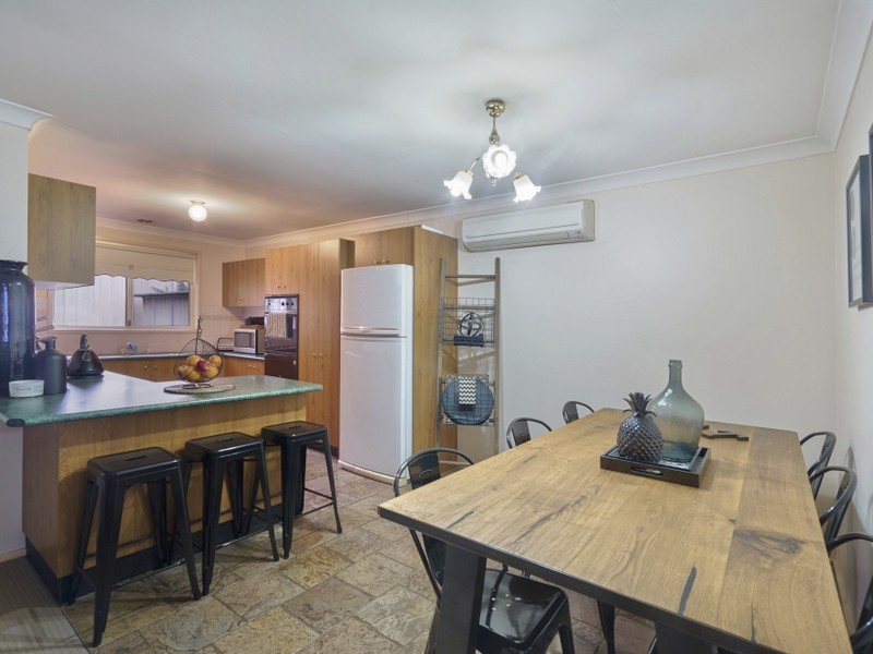 15 Mackenzie Pl, Kearns NSW 2558