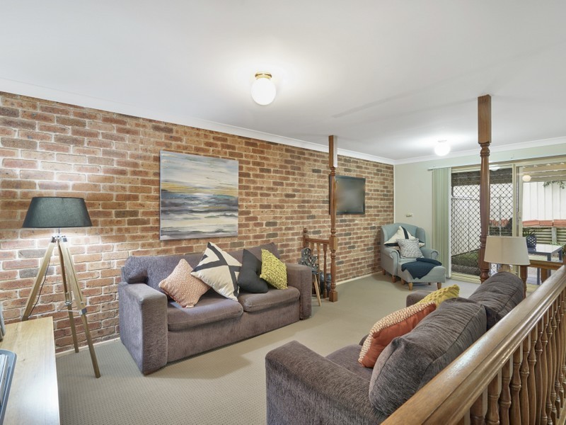 15 Mackenzie Pl, Kearns NSW 2558