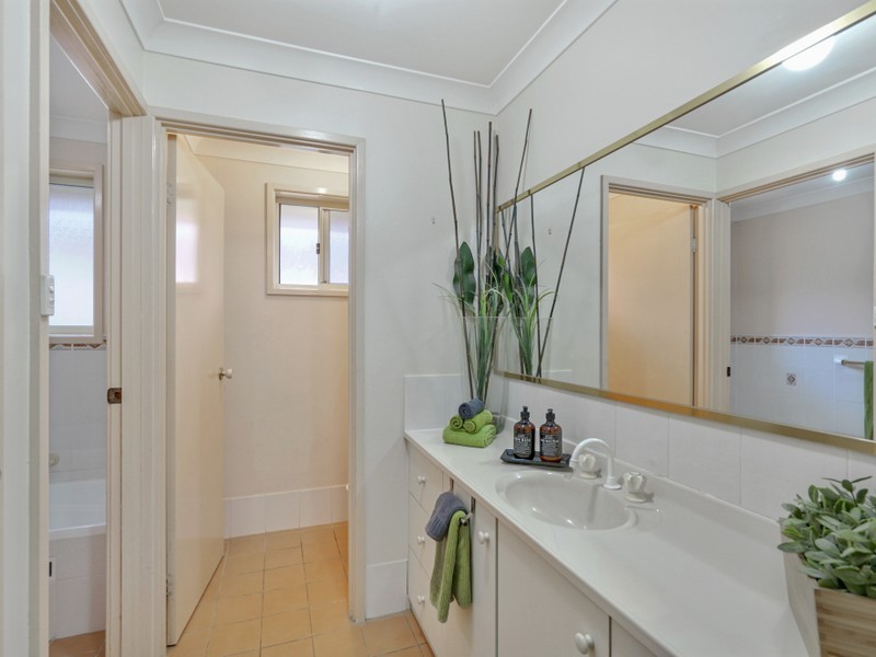 15 Mackenzie Pl, Kearns NSW 2558