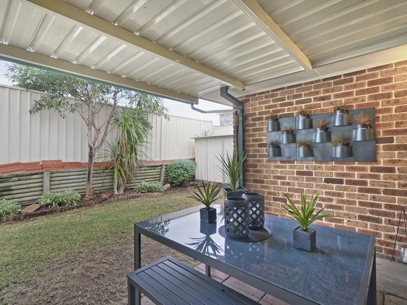 15 Mackenzie Pl, Kearns NSW 2558