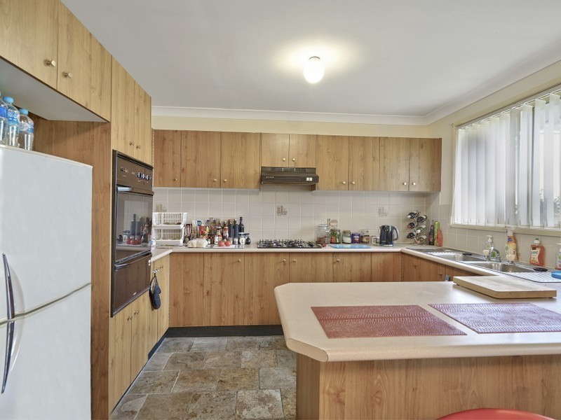 15 Mackenzie Pl, Kearns NSW 2558