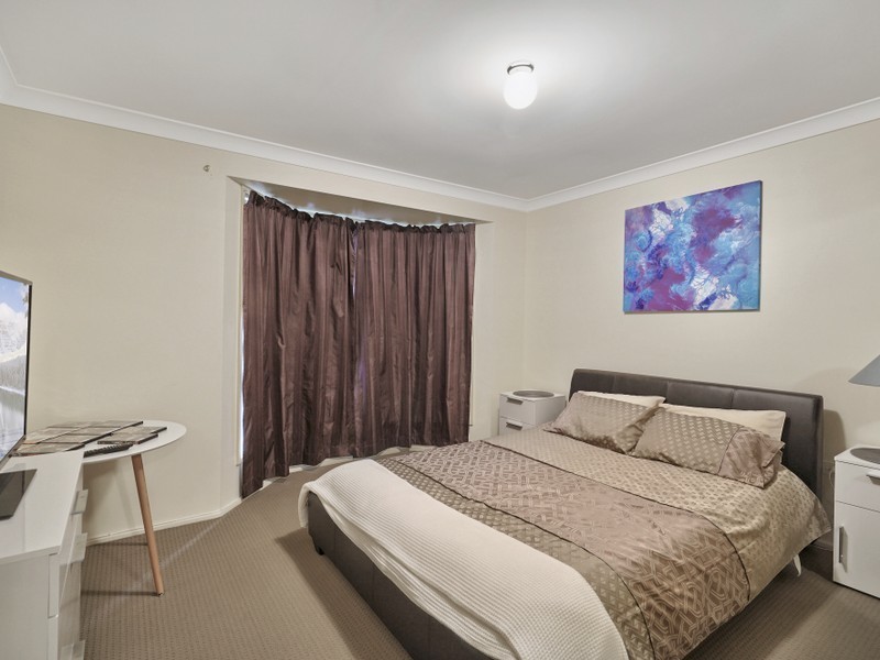 15 Mackenzie Pl, Kearns NSW 2558