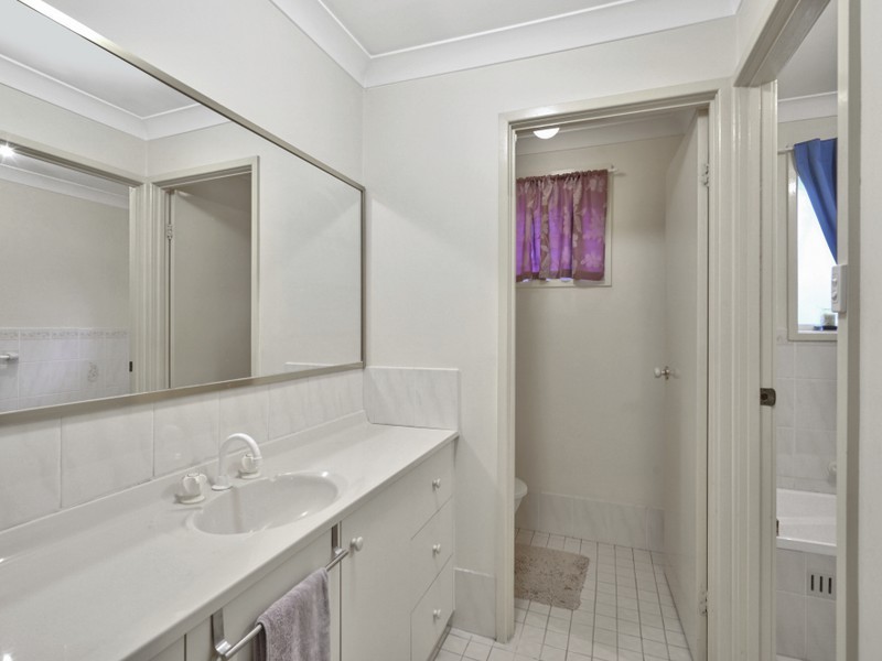 15 Mackenzie Pl, Kearns NSW 2558