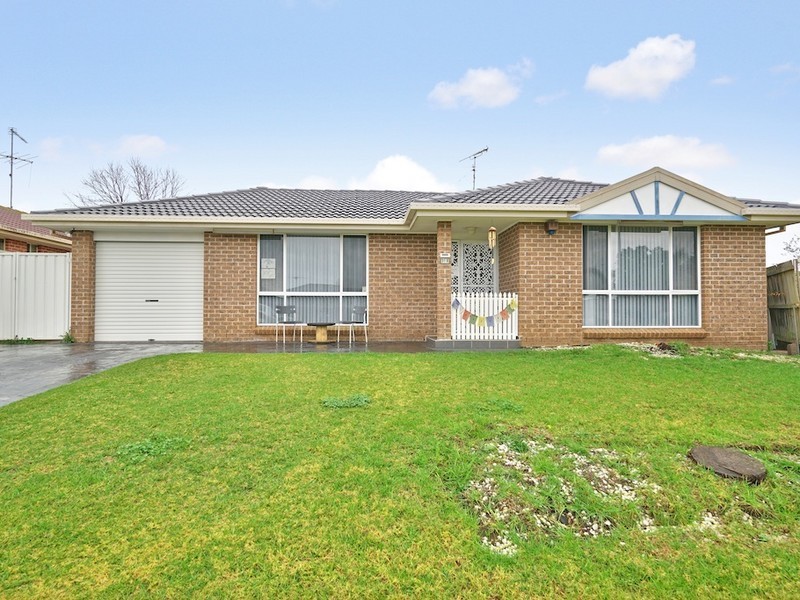 318 Copperfield Drive, Rosemeadow NSW 2560
