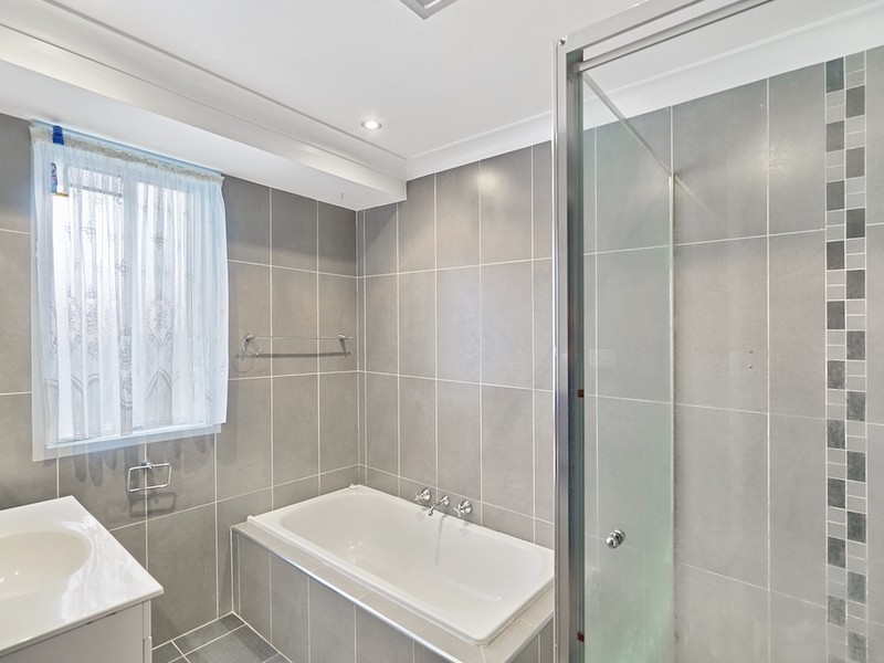 318 Copperfield Drive, Rosemeadow NSW 2560