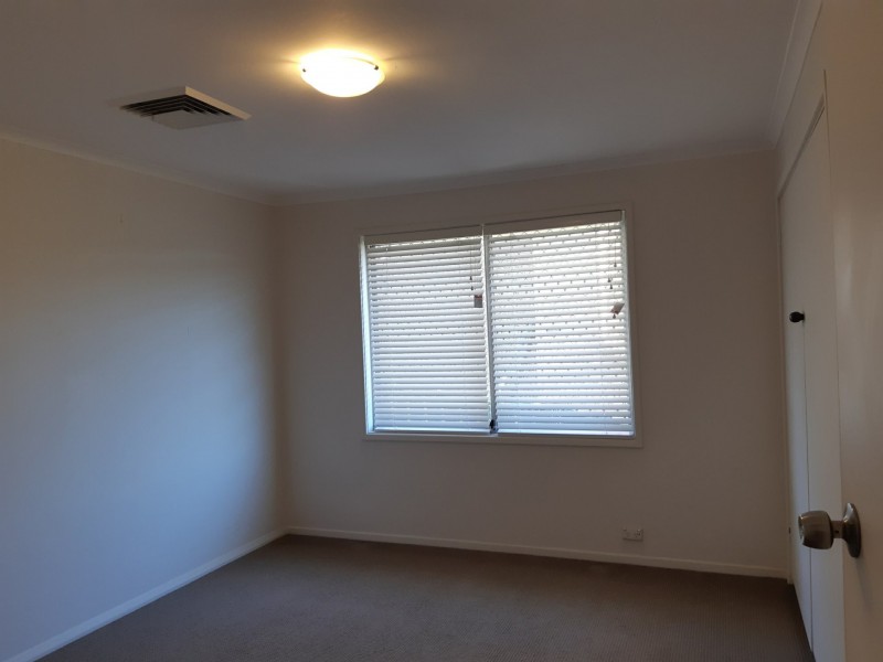 6 Spumante Cl, Eschol Park NSW 2558