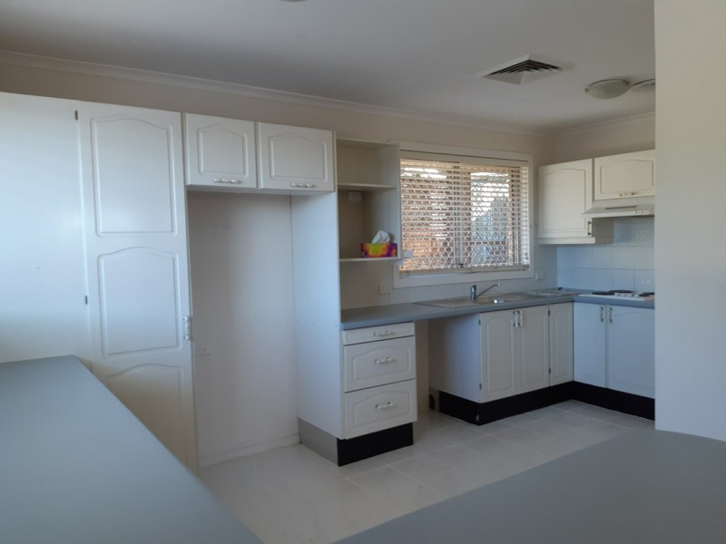 6 Spumante Cl, Eschol Park NSW 2558