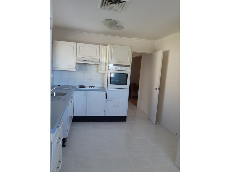 6 Spumante Cl, Eschol Park NSW 2558