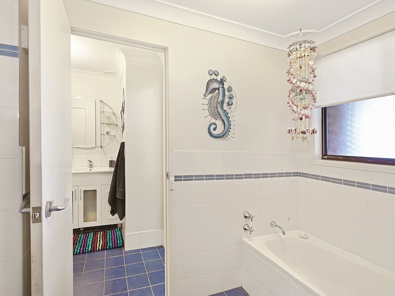 10 Twingleton Avenue, Ambarvale NSW 2560