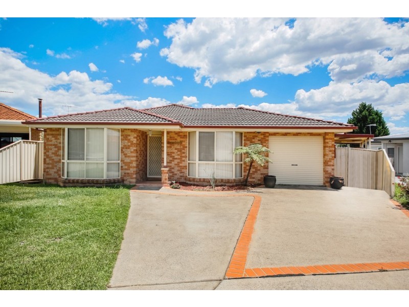 32 Pyramus Circuit, Rosemeadow NSW 2560