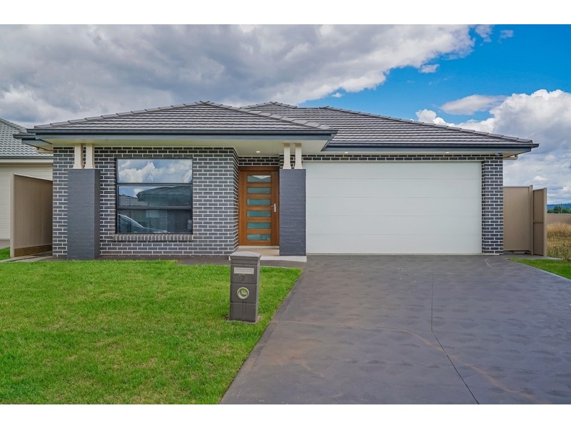 17 Silky Road, Spring Farm NSW 2570