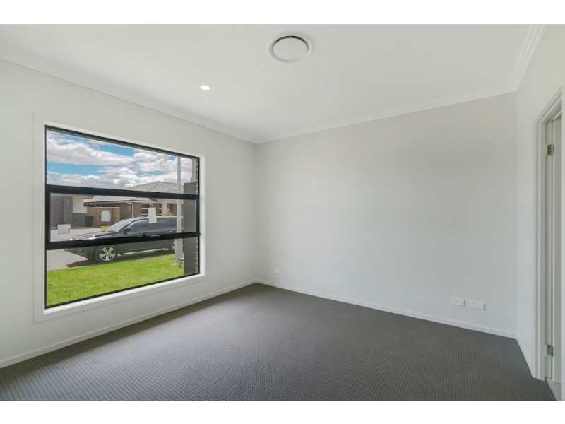 17 Silky Road, Spring Farm NSW 2570