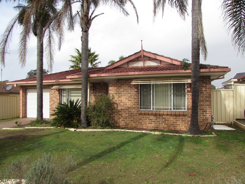 3 Woylie Place, St Helens Park NSW 2560