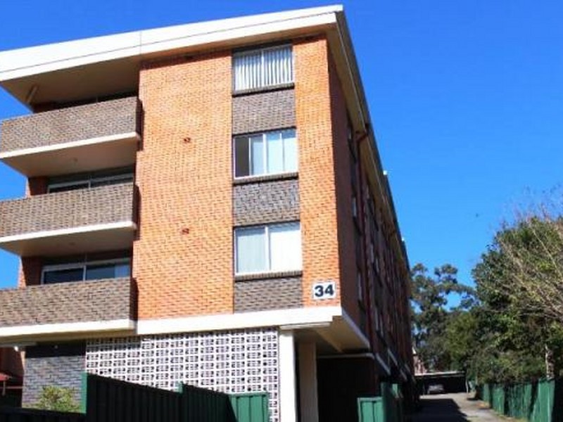 15/34 Moore St, Campbelltown NSW 2560