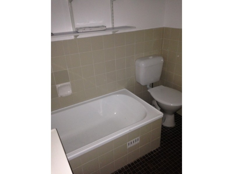 15/34 Moore St, Campbelltown NSW 2560