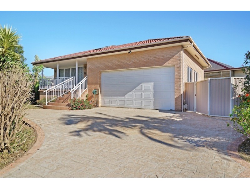 15 Salamaua Place, Glenfield NSW 2167
