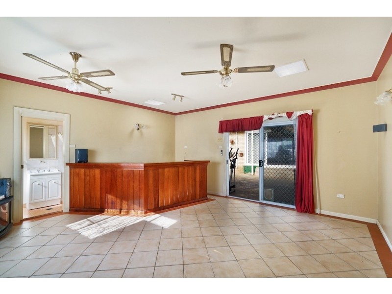 15 Salamaua Place, Glenfield NSW 2167