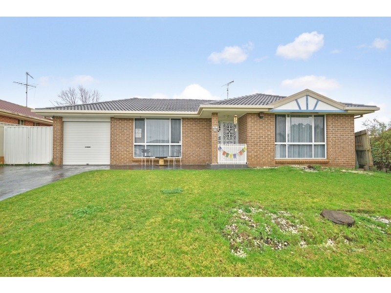 318 Copperfield Drive, Rosemeadow NSW 2560