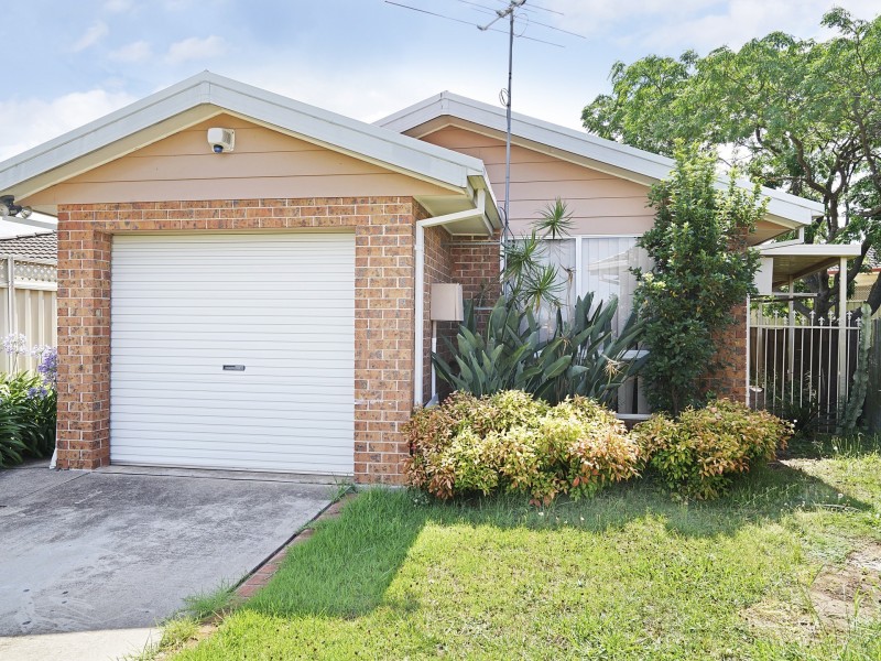 1/8 Vernon Close, Rosemeadow NSW 2560