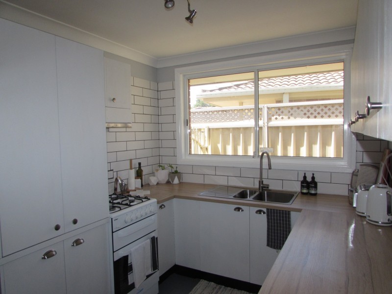 1/8 Vernon Close, Rosemeadow NSW 2560