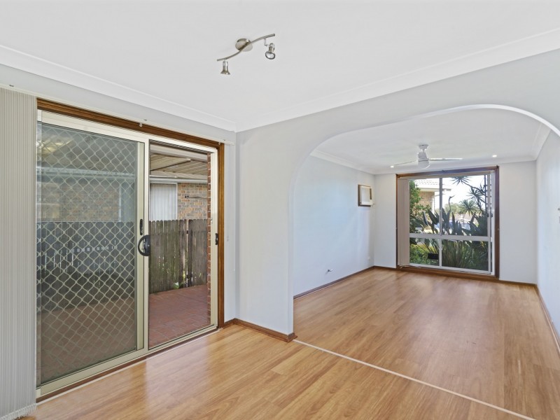 1/8 Vernon Close, Rosemeadow NSW 2560