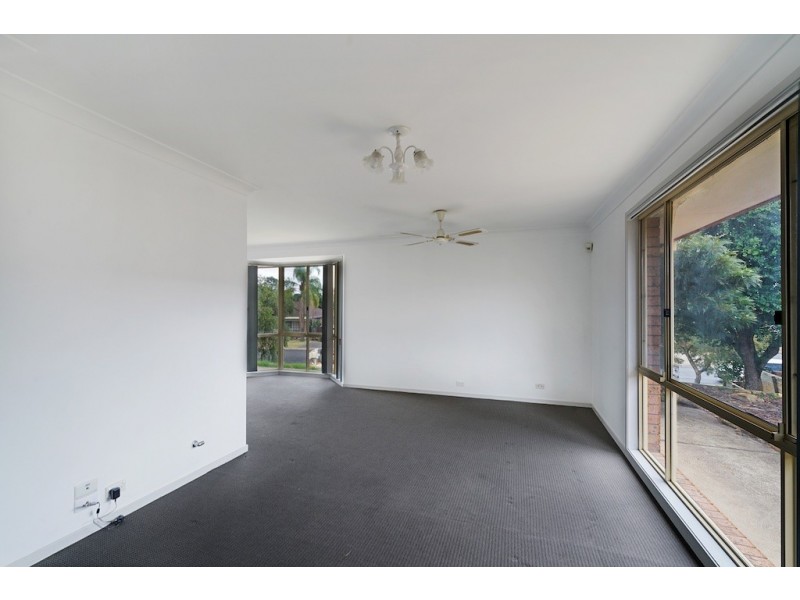 21 Falstaff Place, Rosemeadow NSW 2560