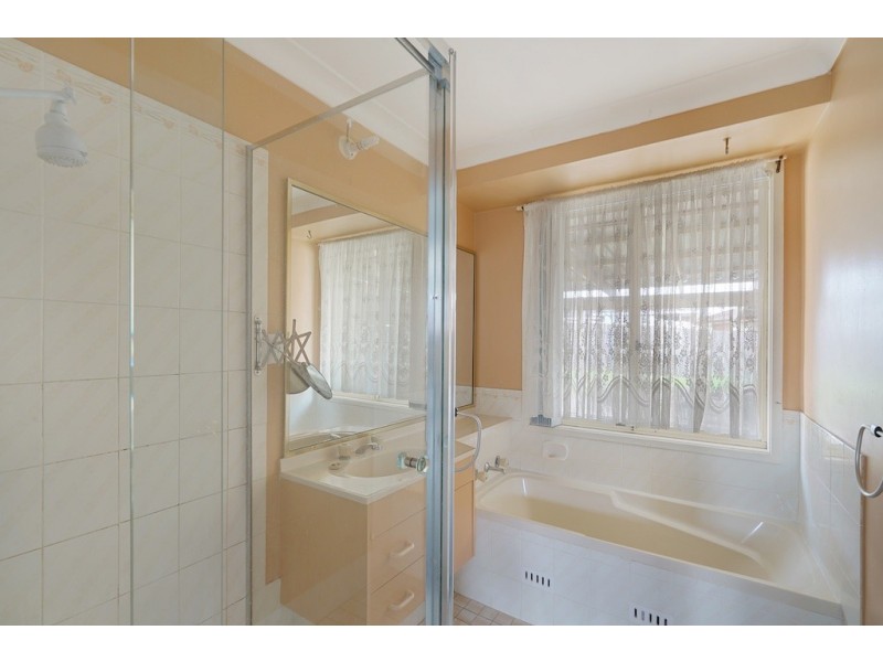 21 Falstaff Place, Rosemeadow NSW 2560