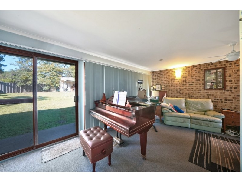 4 Mongon Place, St Helens Park NSW 2560