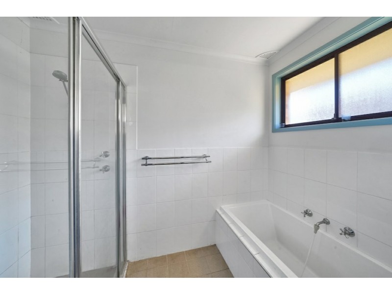 4 Mongon Place, St Helens Park NSW 2560