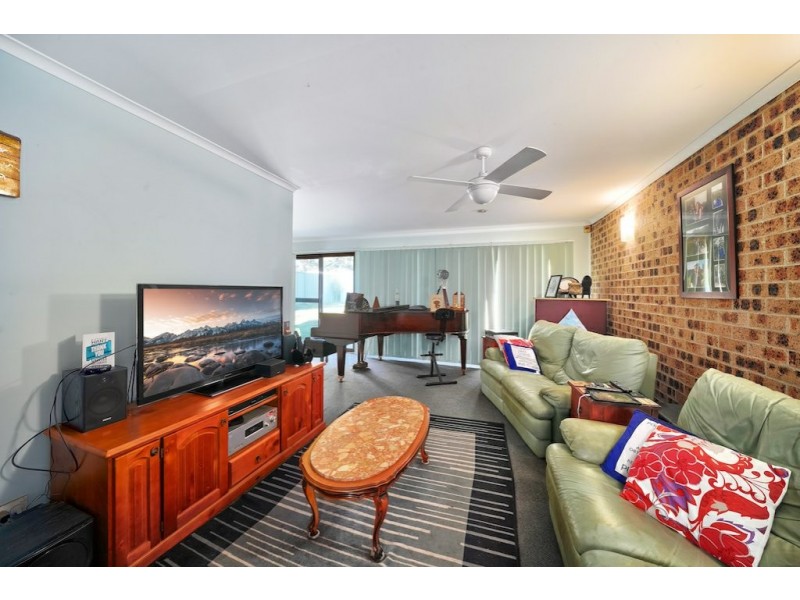 4 Mongon Place, St Helens Park NSW 2560