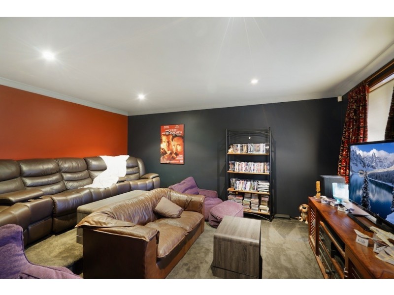 8 Stuka Place, Raby NSW 2566