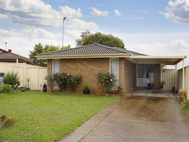 18 Mundara Place, St Helens Park NSW 2560