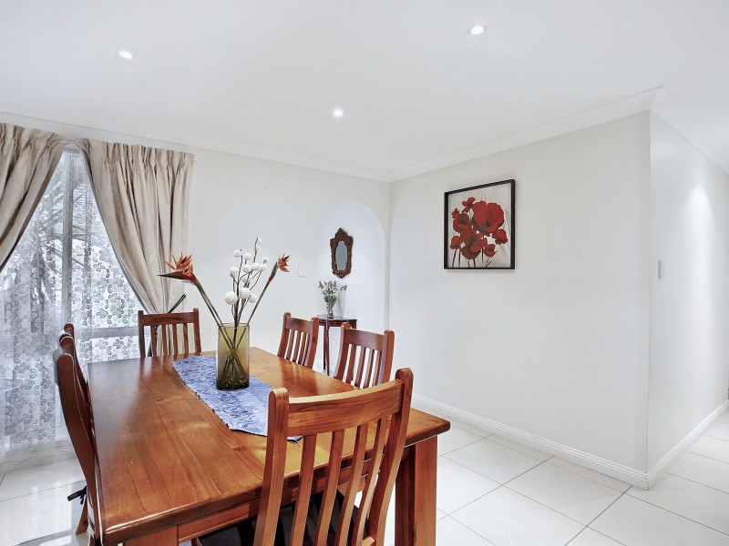 18 Mundara Place, St Helens Park NSW 2560